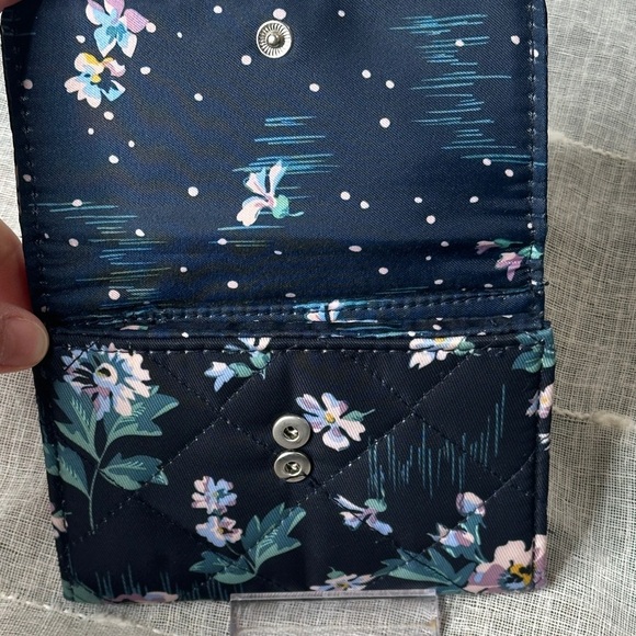 Vera Bradley Navy Garden Design RFID Riley Compact Wallet Designer NWOT - Picture 7 of 16